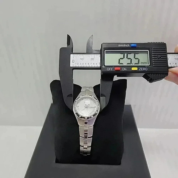 Womens Timex White Dial Crystal Watch Stainless Steel Band New Battery Dainty - Picture 5 of 16